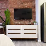 240-6 New Studio Prime Location W&D In Unit