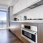 Global Luxury Suites At Sky