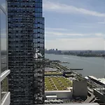 Global Luxury Suites At Sky