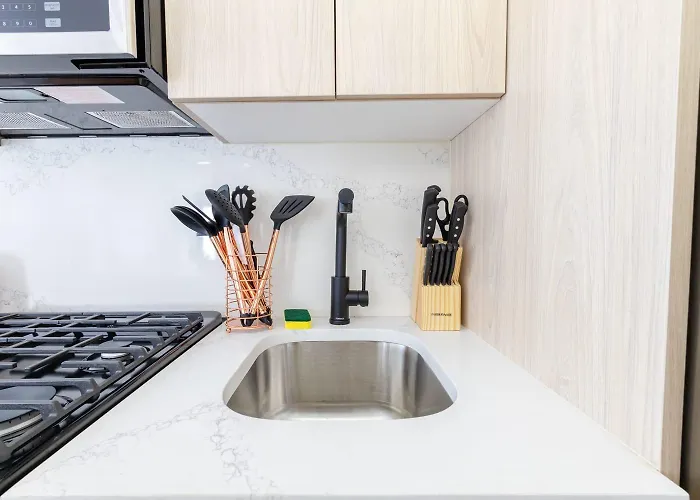 323-2 Specious 2Br Williamsburg