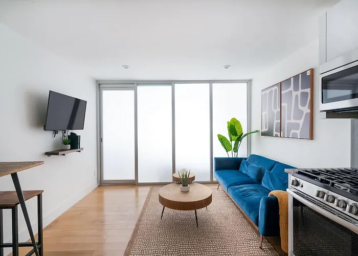 75-2D New Prime Ues W&D Balcony Elevator