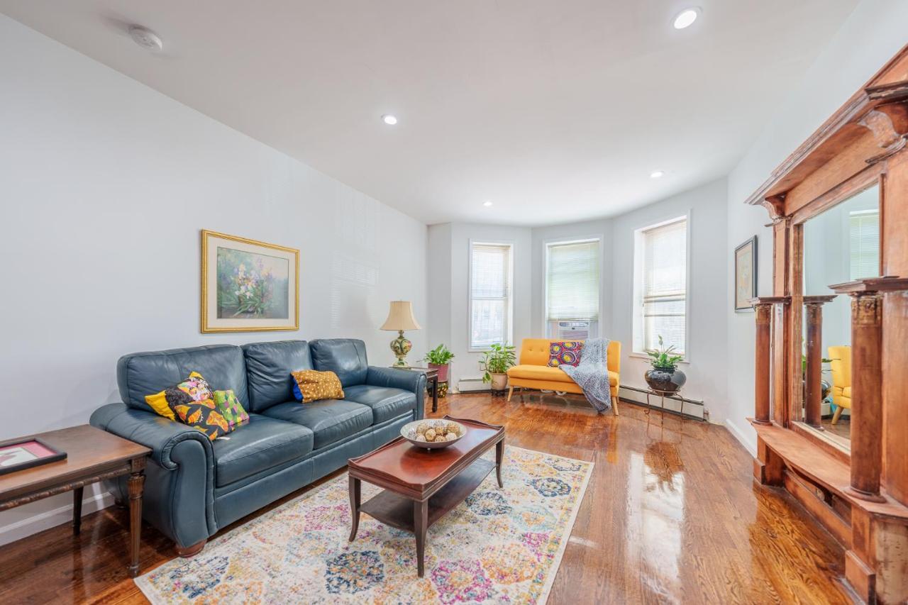 Lovely 2 Bedroom In The Hearts Of Crown Heights Apartment *