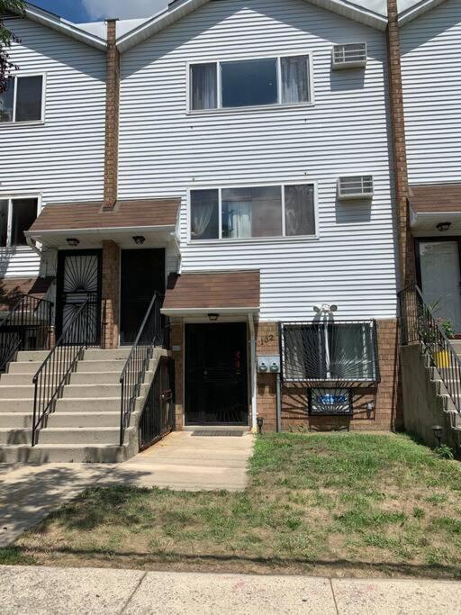 Oasis Ny, 2br Cozy In A 2family House, 18min From The City