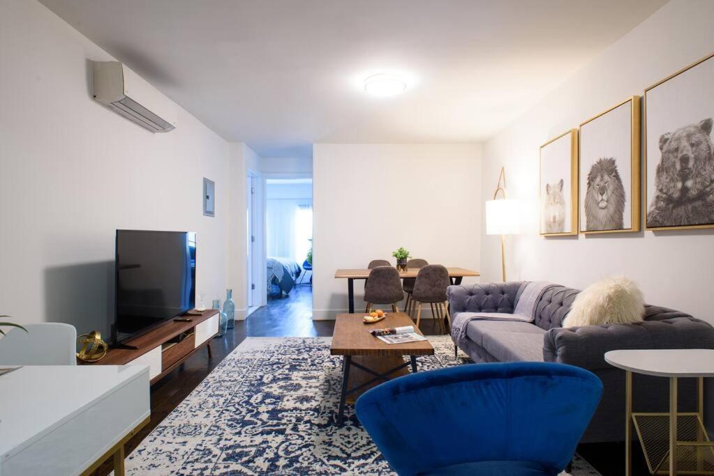 39-3 Newly Renovated 3 Bedroom Prime Midtown Sleeps 6 * New York