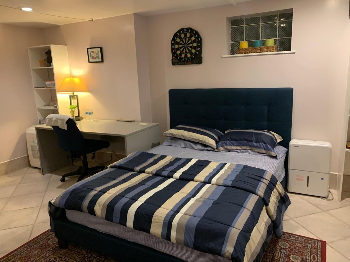 Separate Big Near Jfk And Laguardia Airport * New York