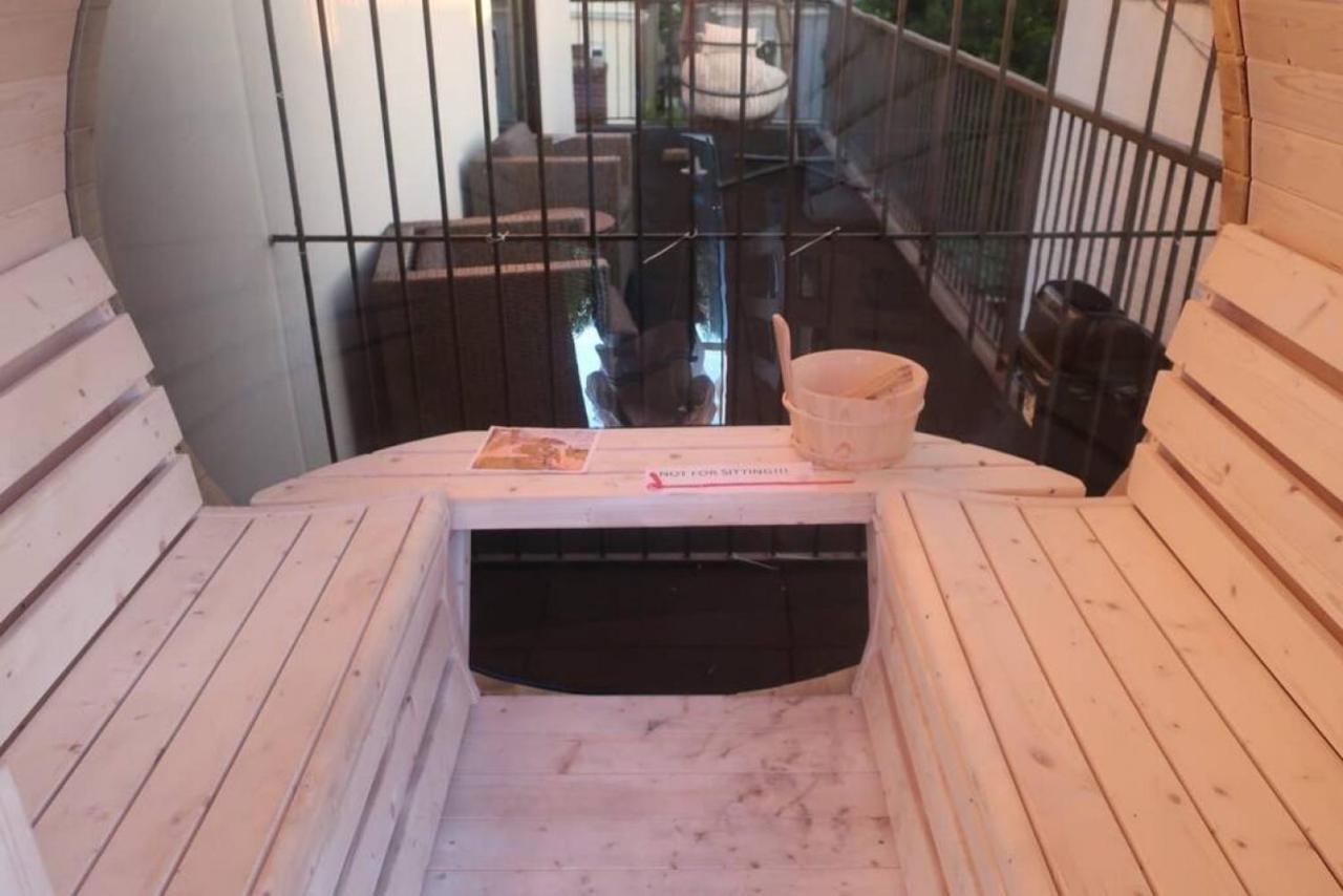 Apartment Nyc Skyline Views, Sauna & Rooftop - Romantic Escape At 