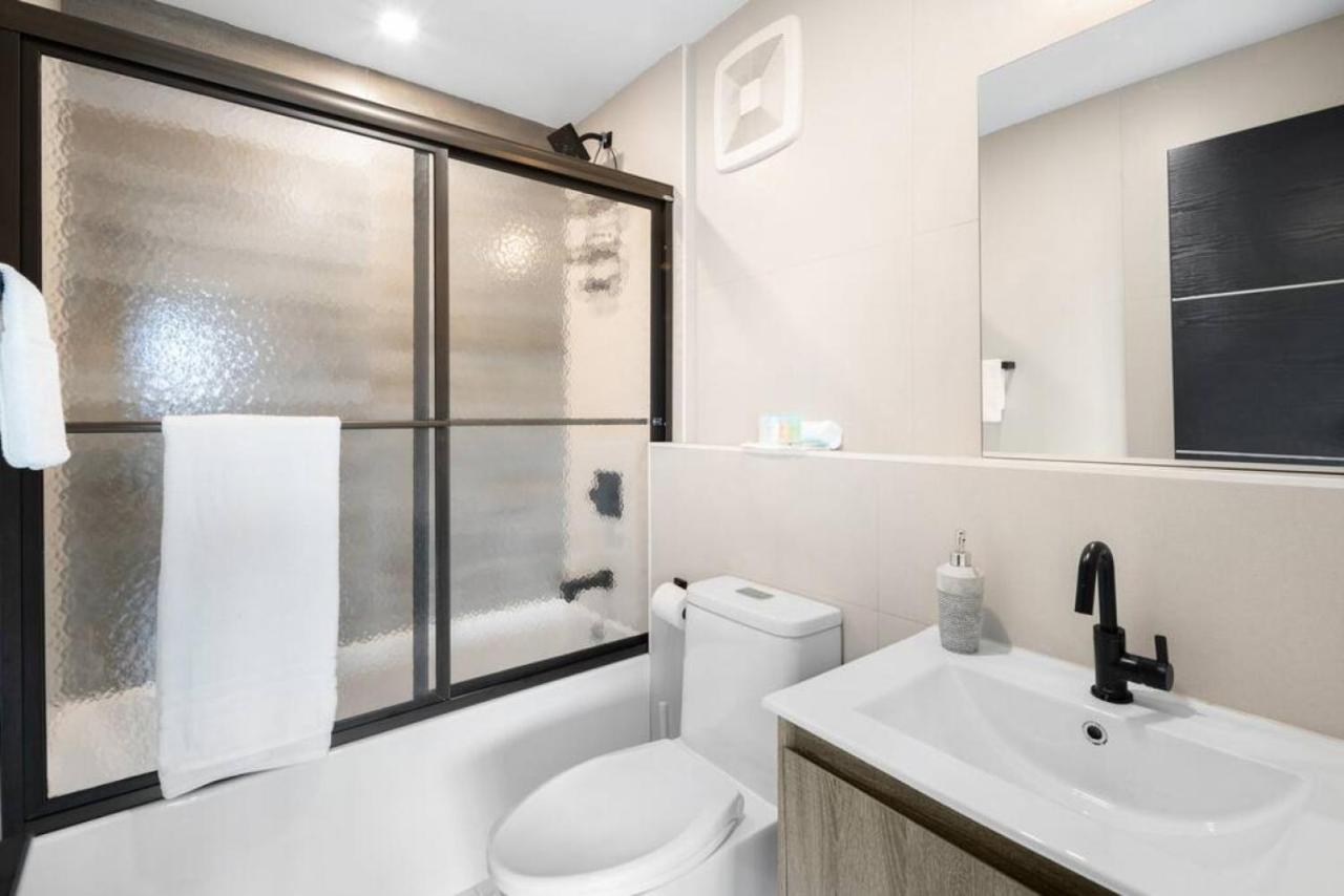 Apartment Nyc Skyline Views, Sauna & Rooftop - Romantic Escape At 