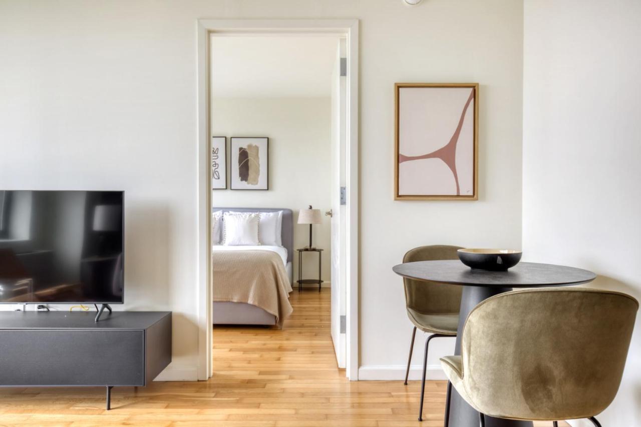 Apartment Lic 1br W Wd Elevator Doorman Nr E River Nyc-852 *