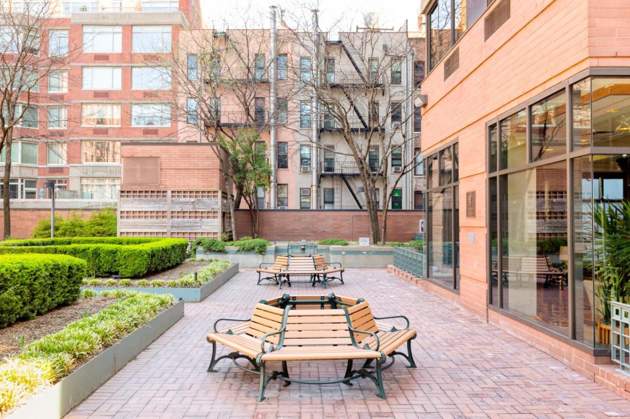 Ues 2br W Elevator Doorman Gym Nr Park Nyc-1071 *