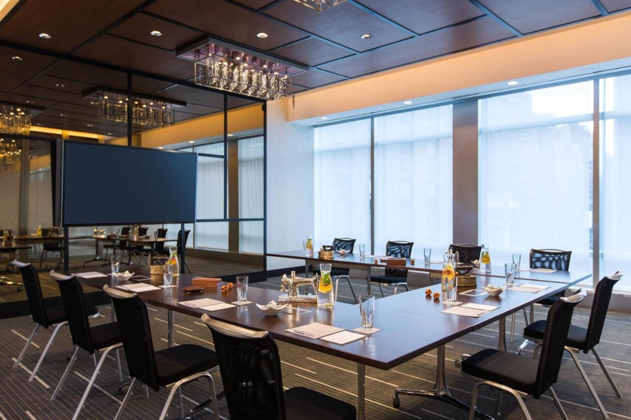 Renaissance Midtown Hotel 4*