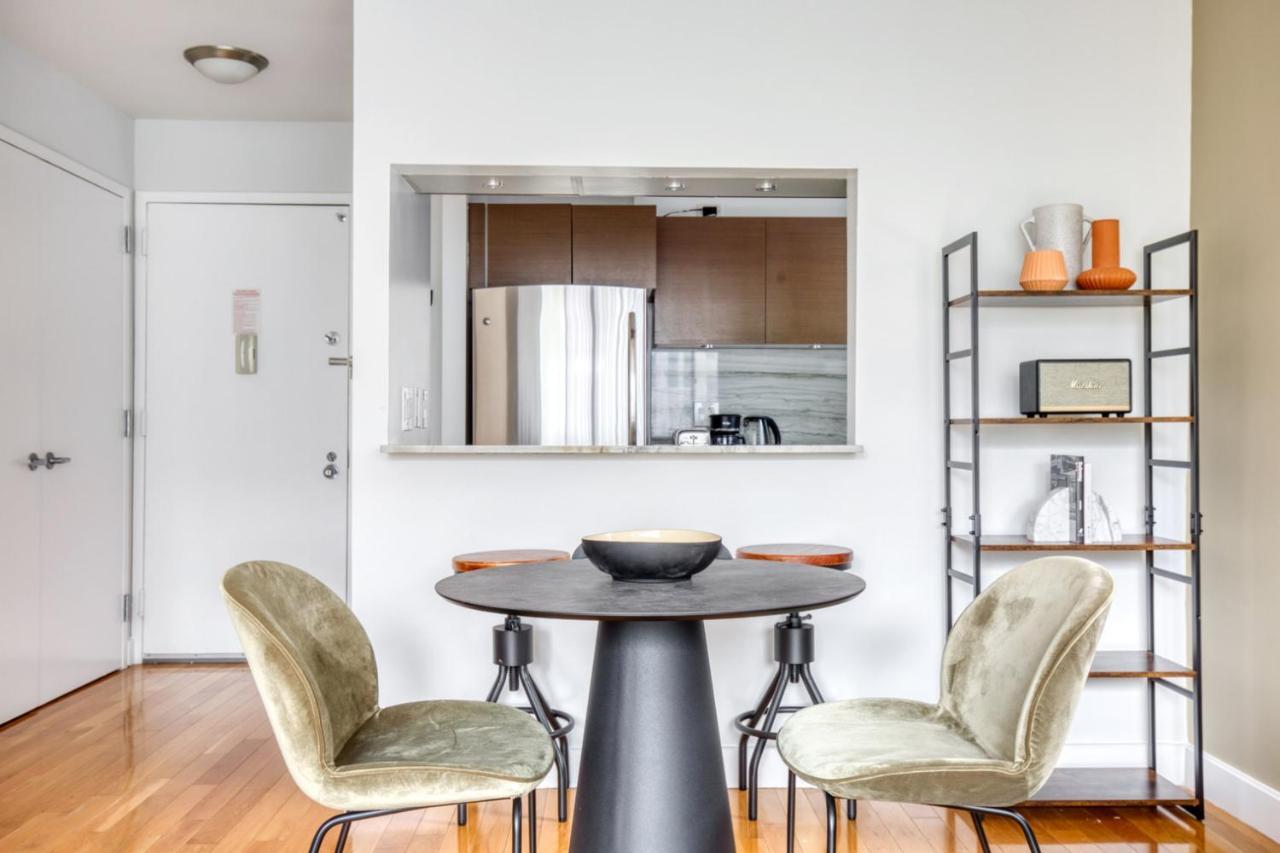 Midtown 1br W Dm Elevator Gym Nr Times Sq Nyc-798 *