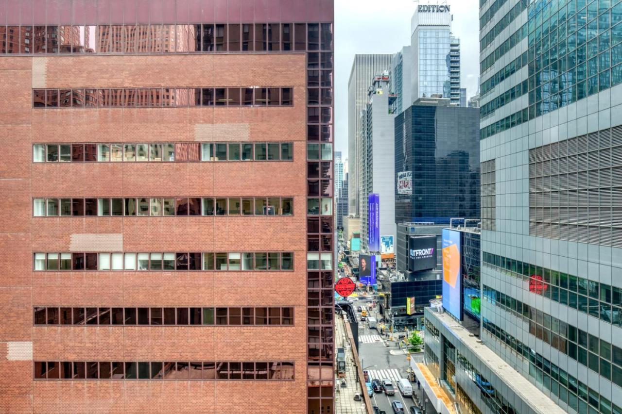 Midtown 1br W Dm Elevator Gym Nr Times Sq Nyc-798 New York