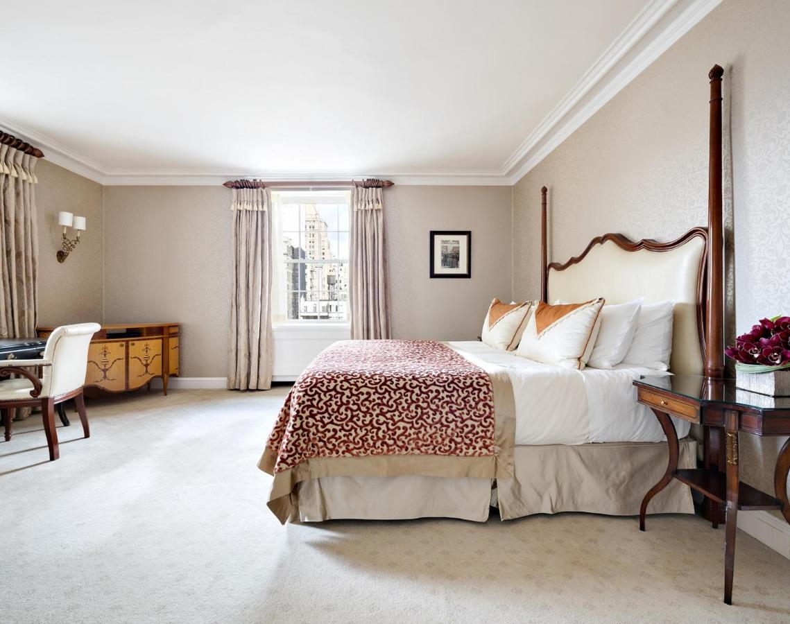 Hotel The Pierre, A Taj Hotel,