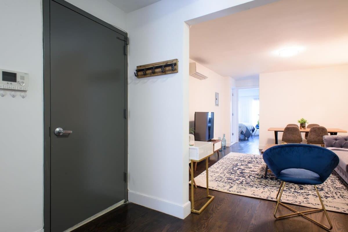 39-3 Newly Renovated 3 Bedroom Prime Midtown Sleeps 6 Apartment