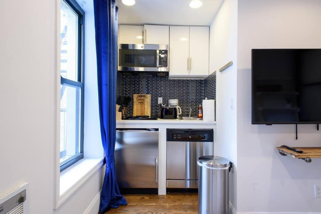 Apartment 69-5a Modern Lower East Side 1br Brand New *
