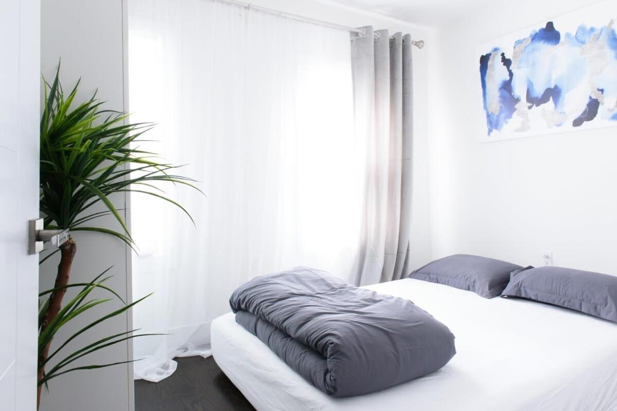 39-3 Newly Renovated 3 Bedroom Prime Midtown Sleeps 6 Apartment