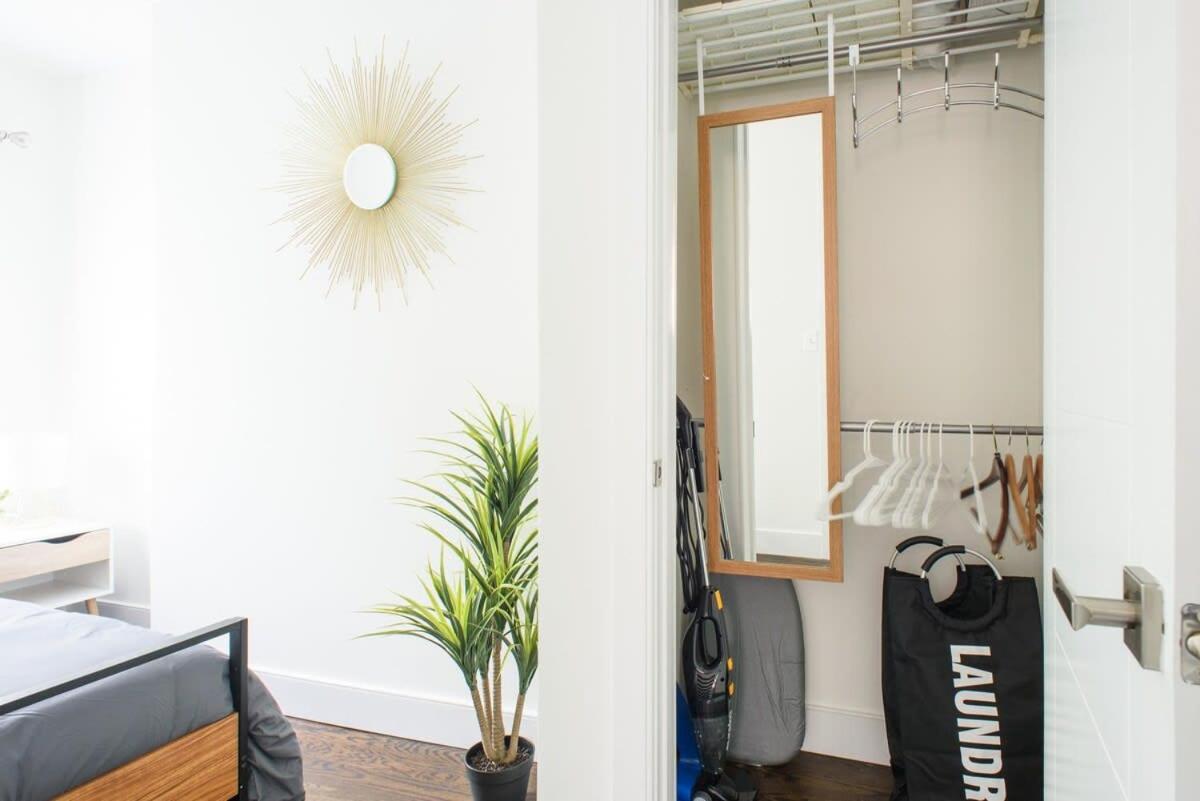 39-3 Newly Renovated 3 Bedroom Prime Midtown Sleeps 6 Apartment