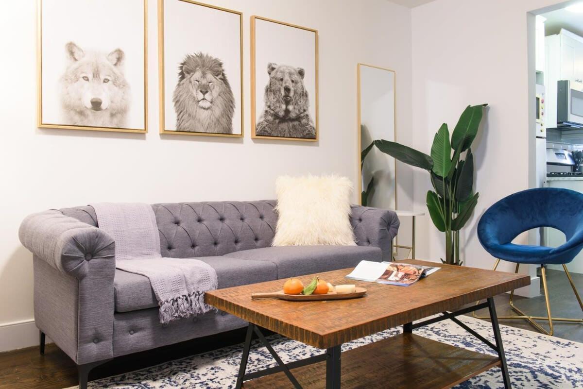 Apartment 39-3 Newly Renovated 3 Bedroom Prime Midtown Sleeps 6 *