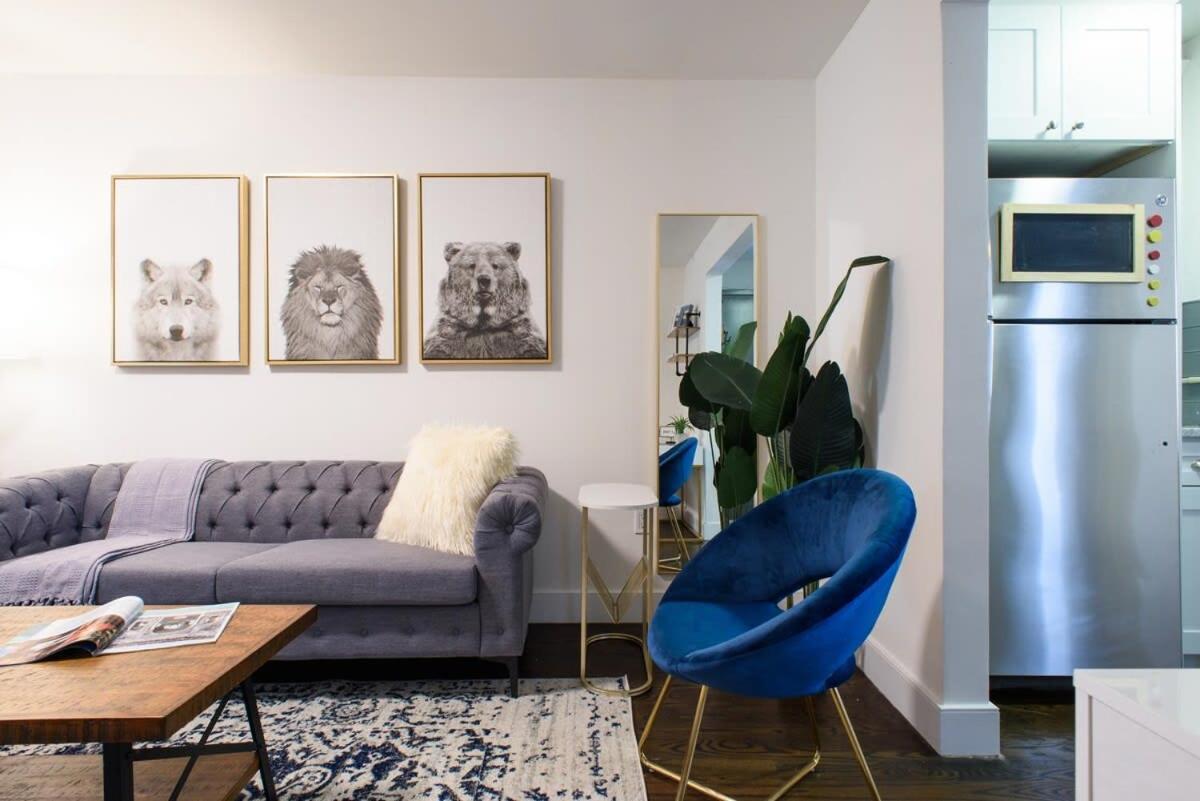39-3 Newly Renovated 3 Bedroom Prime Midtown Sleeps 6 *