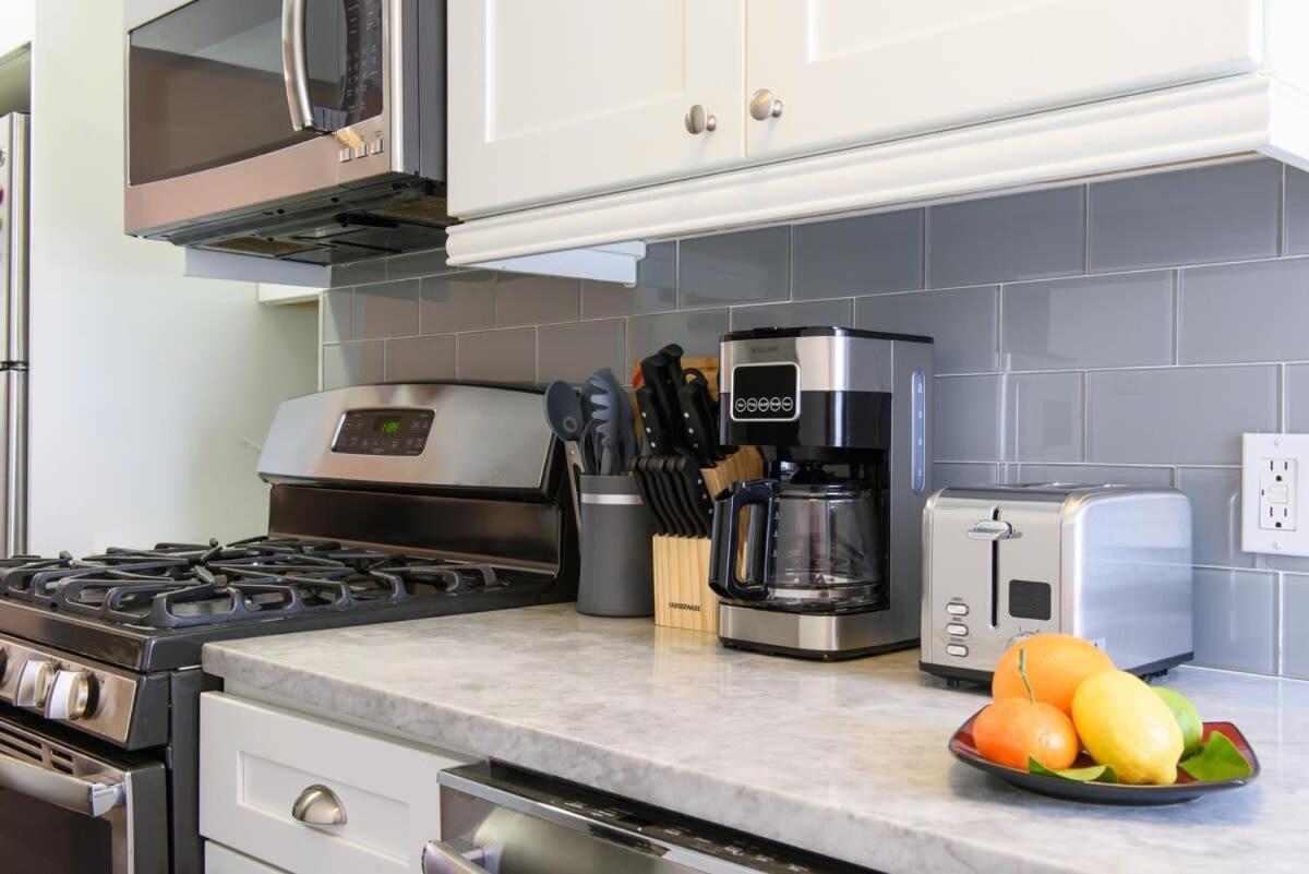 39-3 Newly Renovated 3 Bedroom Prime Midtown Sleeps 6