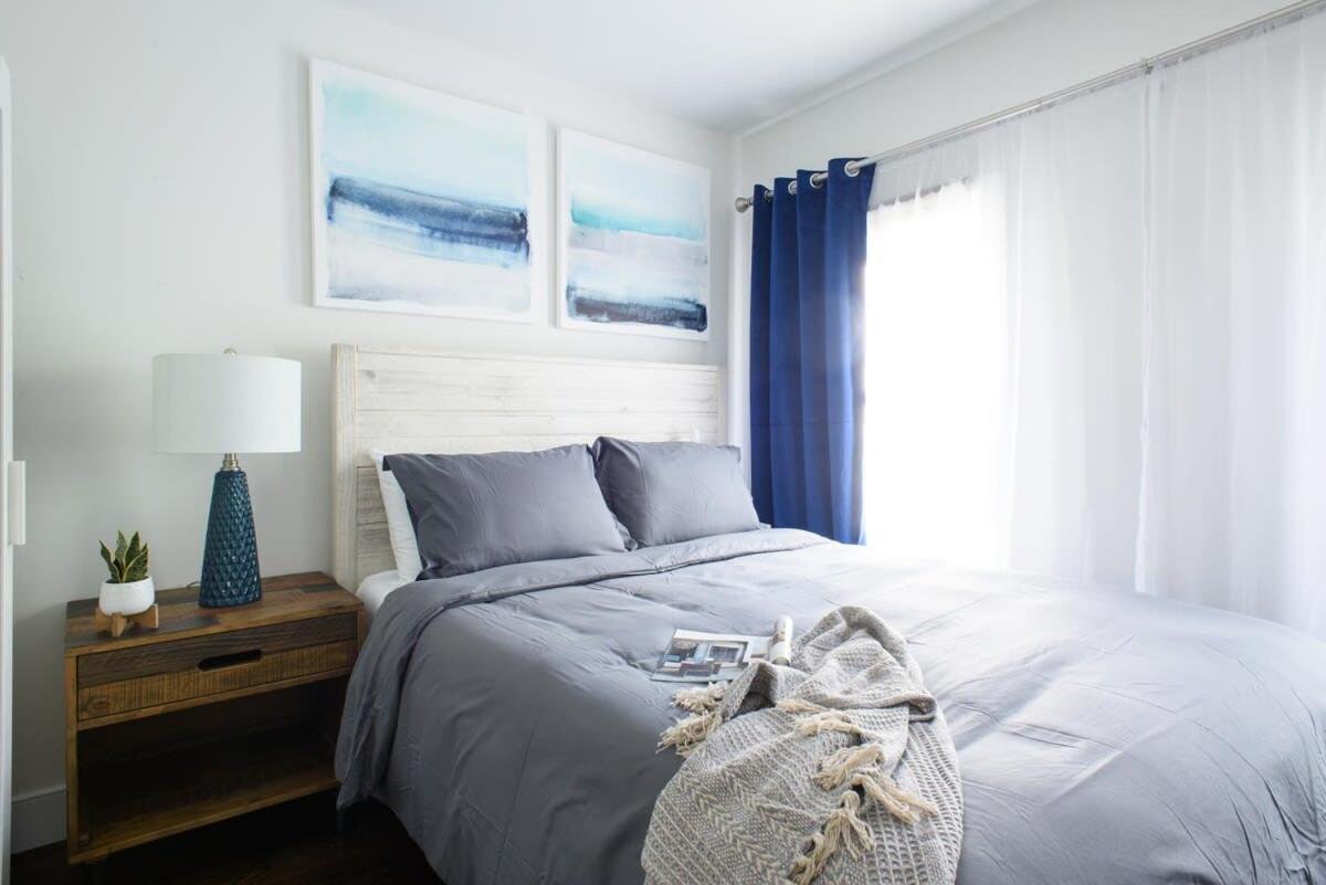 Apartment 39-3 Newly Renovated 3 Bedroom Prime Midtown Sleeps 6