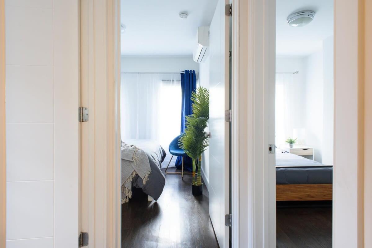 Apartment 39-3 Newly Renovated 3 Bedroom Prime Midtown Sleeps 6 New York