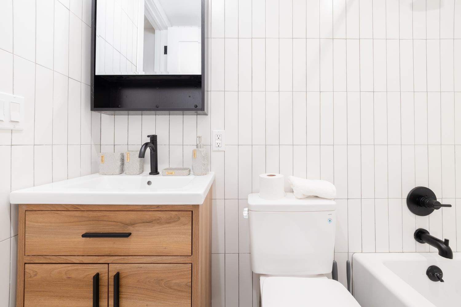 323-2 Specious 2br Williamsburg
