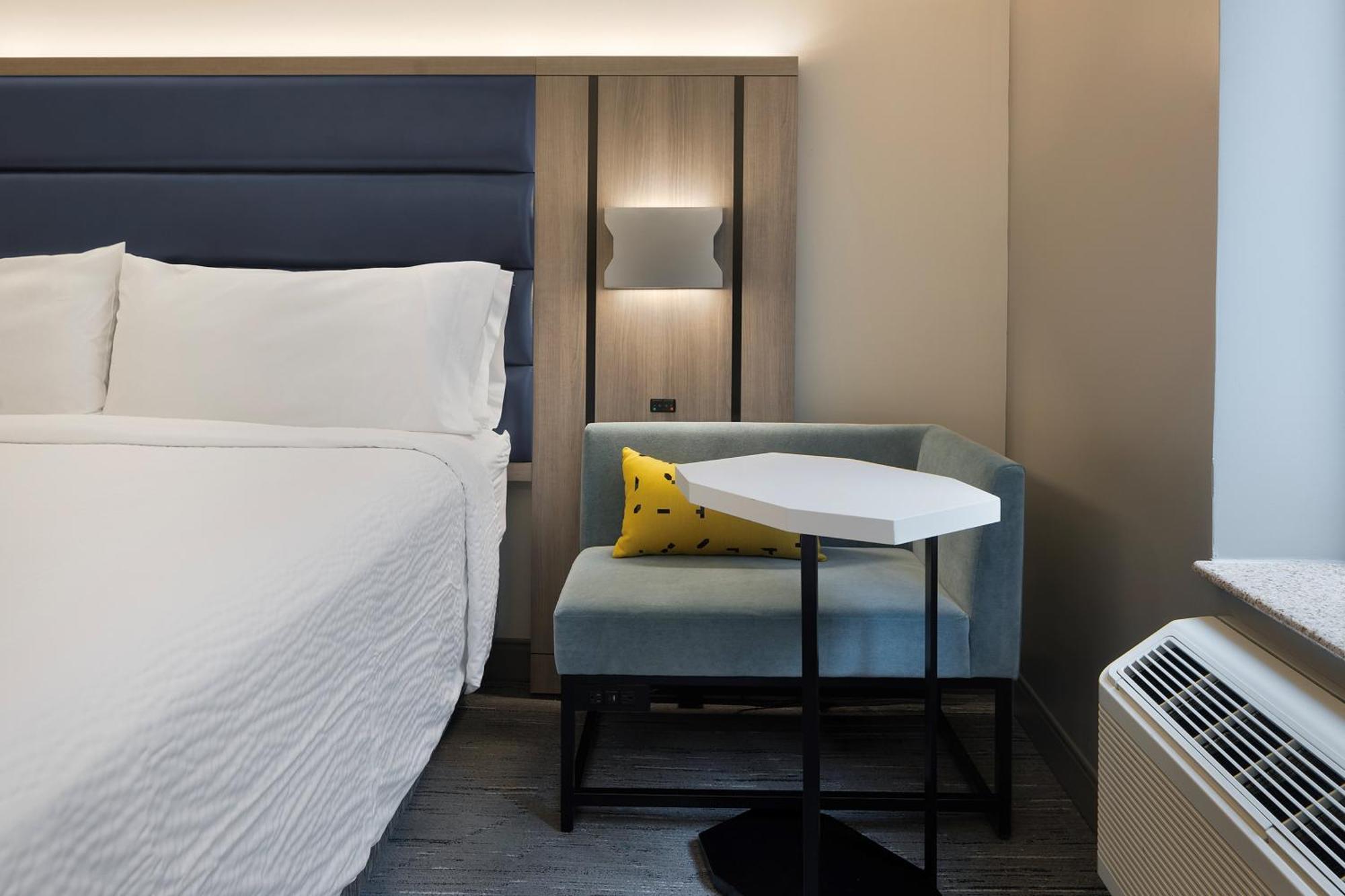 Express Chelsea By Ihg Hotel
