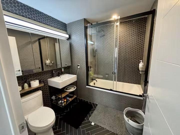 Chelsea Gem Modern 2br Prime 23rd & 7th Spot New York