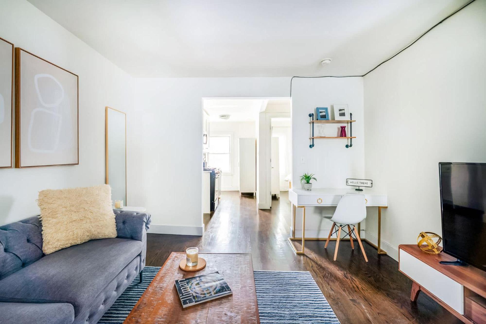 Apartment 39-3 Newly Renovated 3 Bedroom Prime Midtown Sleeps 6