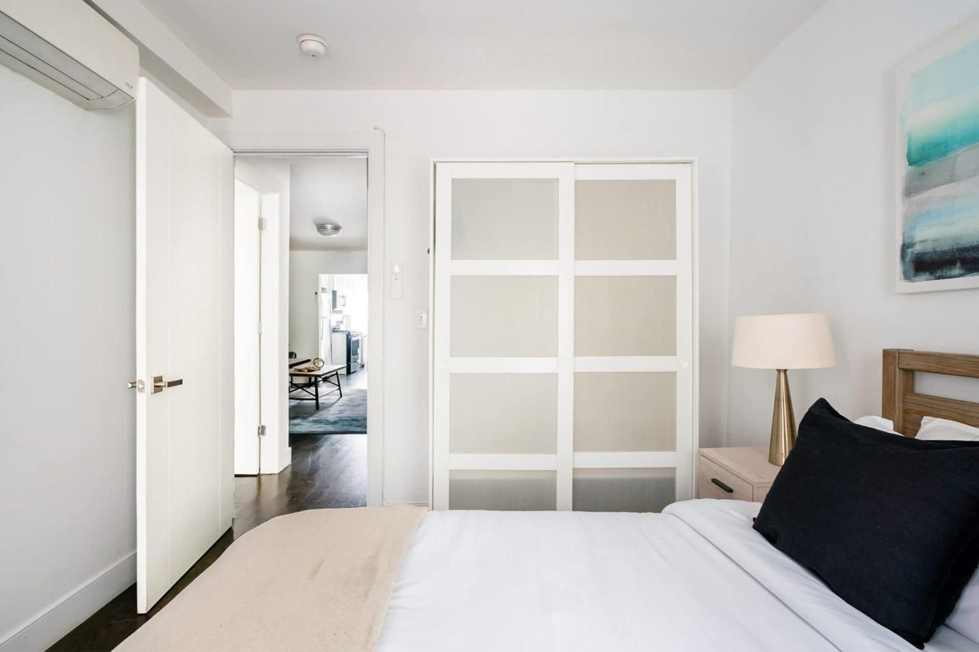 39-3 Newly Renovated 3 Bedroom Prime Midtown Sleeps 6 * New York