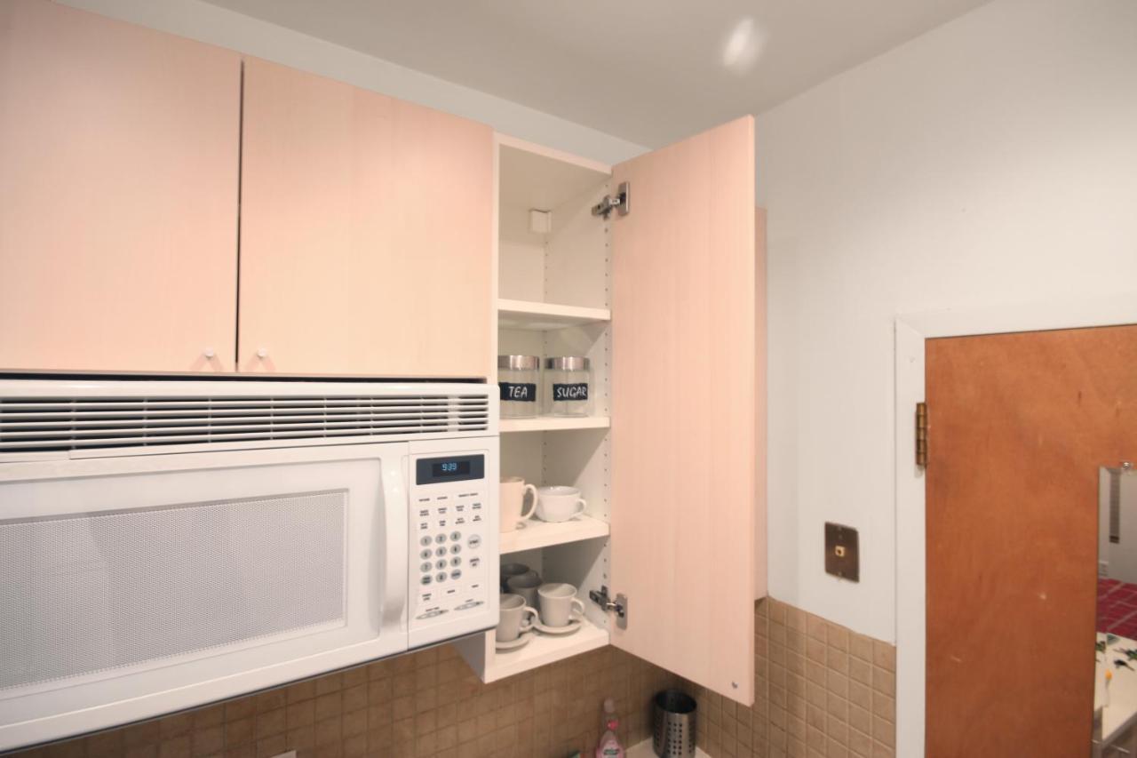 Walk To Broadway, Times & Central Park Apartment *