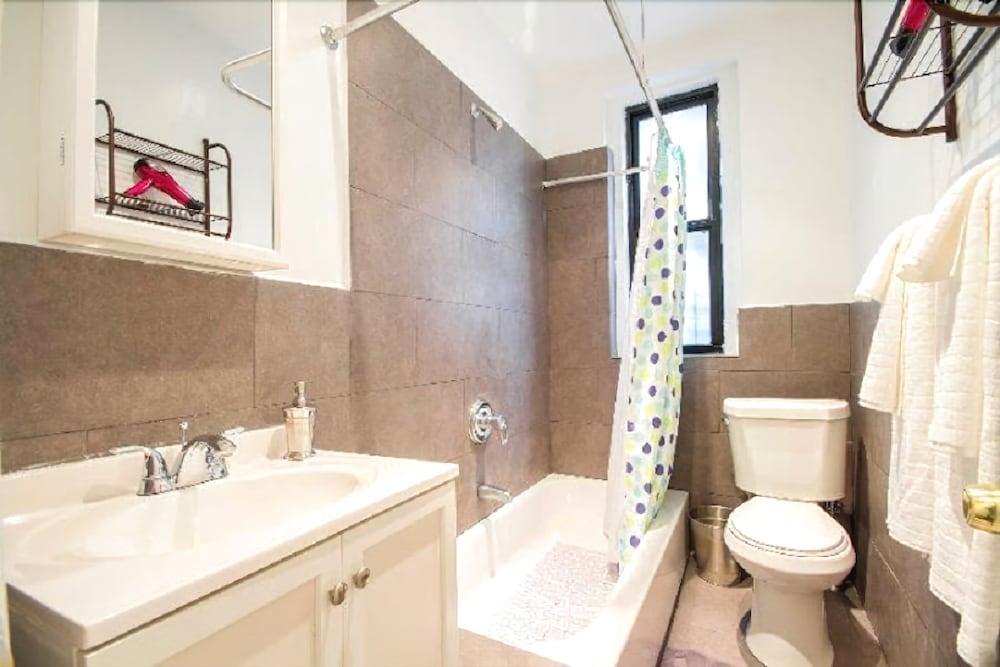 Upper East Side Apartment *