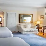 Roger Smith Hotel