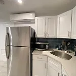 Modern Apartment With Parking & Quick Ride To Manhattan