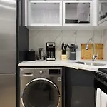 78-1B New 1Br Prime Ues Wd In Unit