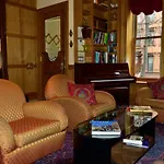Harlem Jazz Getaway Mansion.