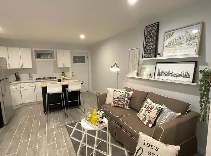 Modern Apartment With Parking & Quick Ride To Manhattan