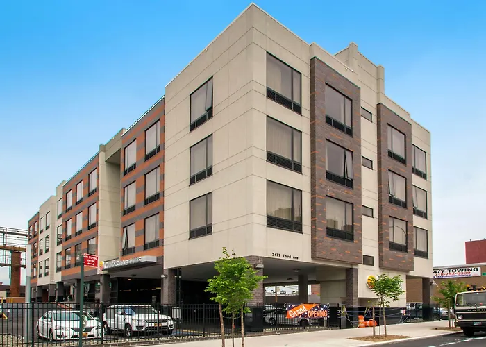 Comfort Inn & Suites Near Stadium