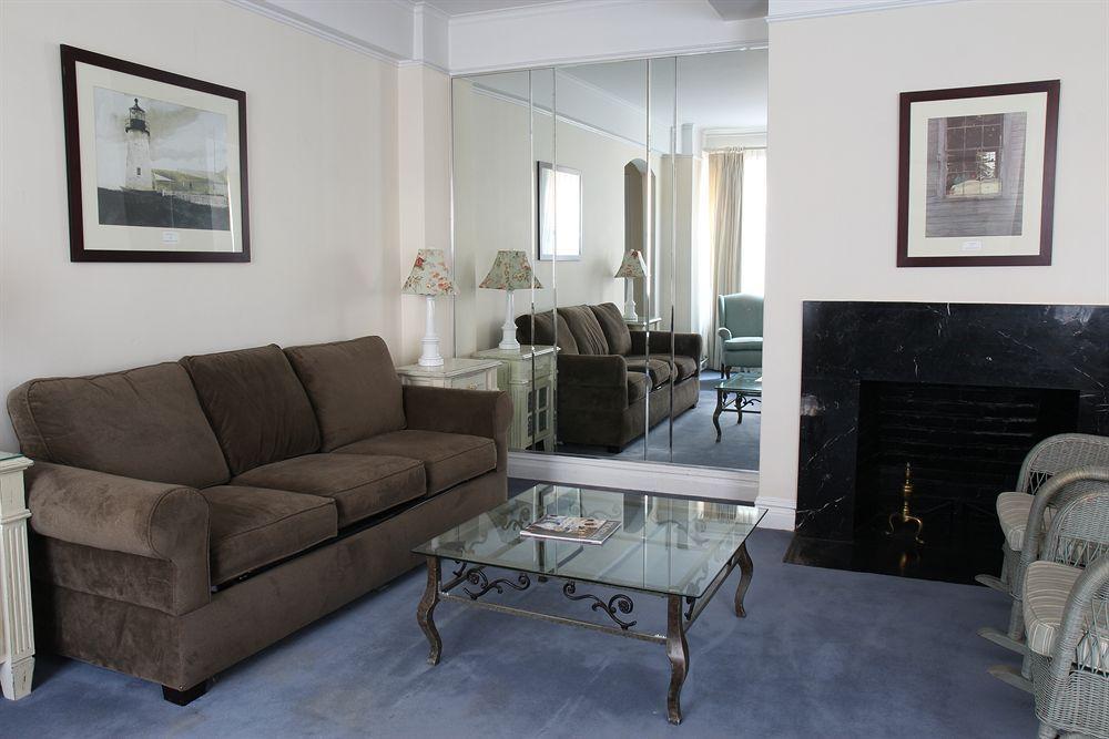 Roger Smith Hotel