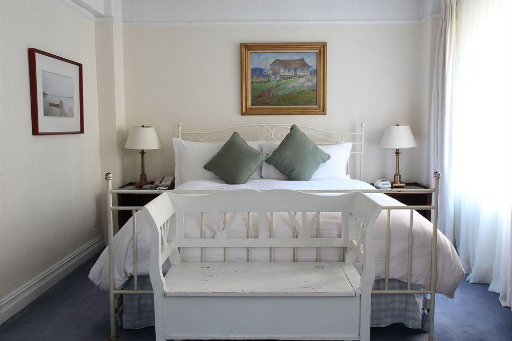 Roger Smith 3* New York