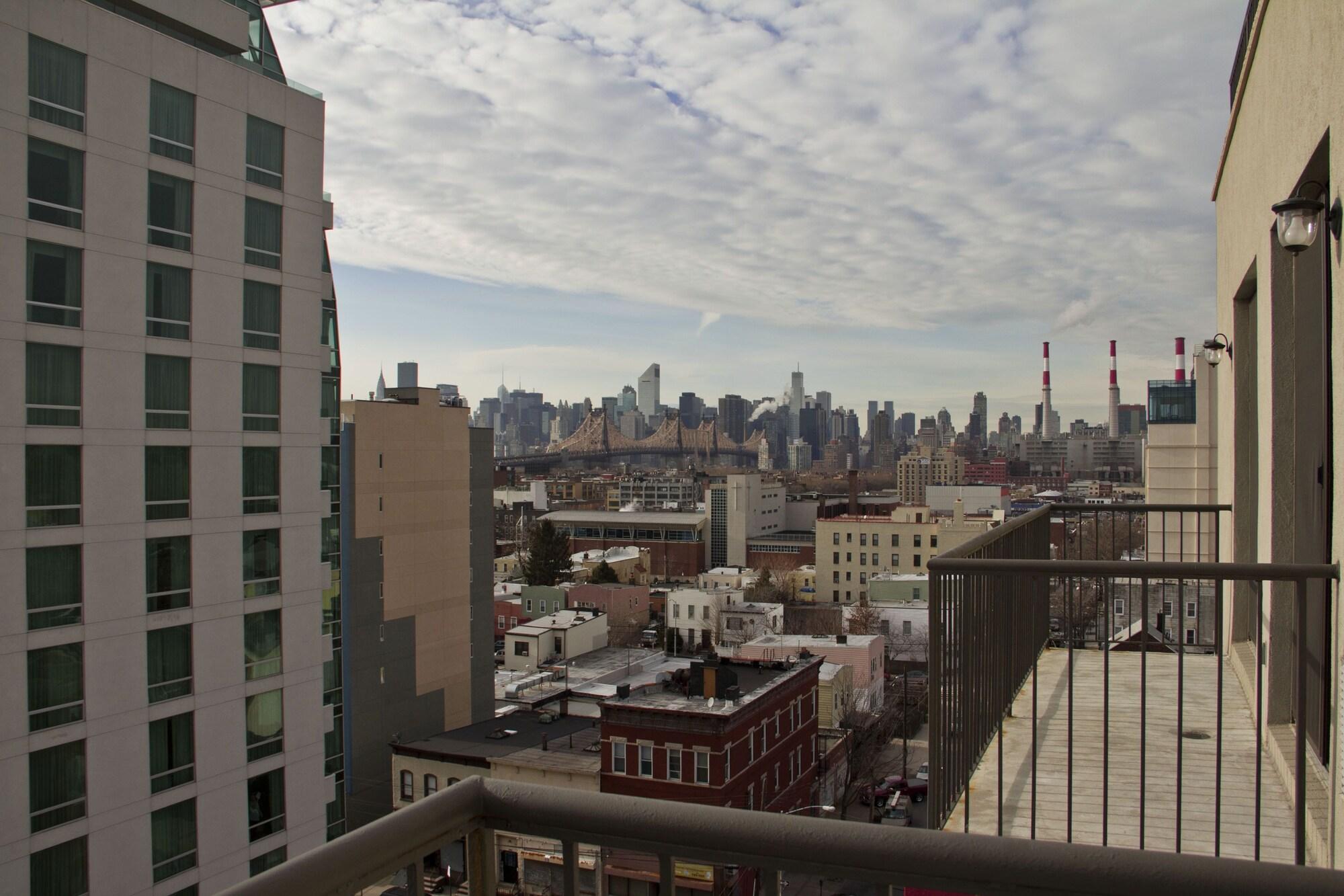 Vetiver / Manhattan Skyline Hotel New York
