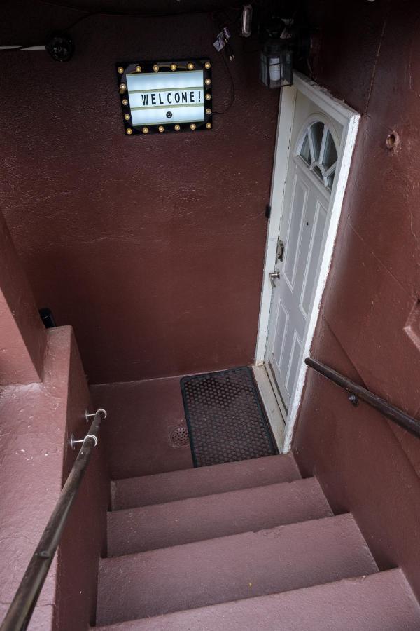 Elegant 2 Bedroom W Modern Amenities Apartment *