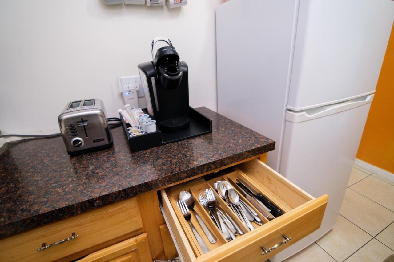 Elegant 2 Bedroom W Modern Amenities * New York