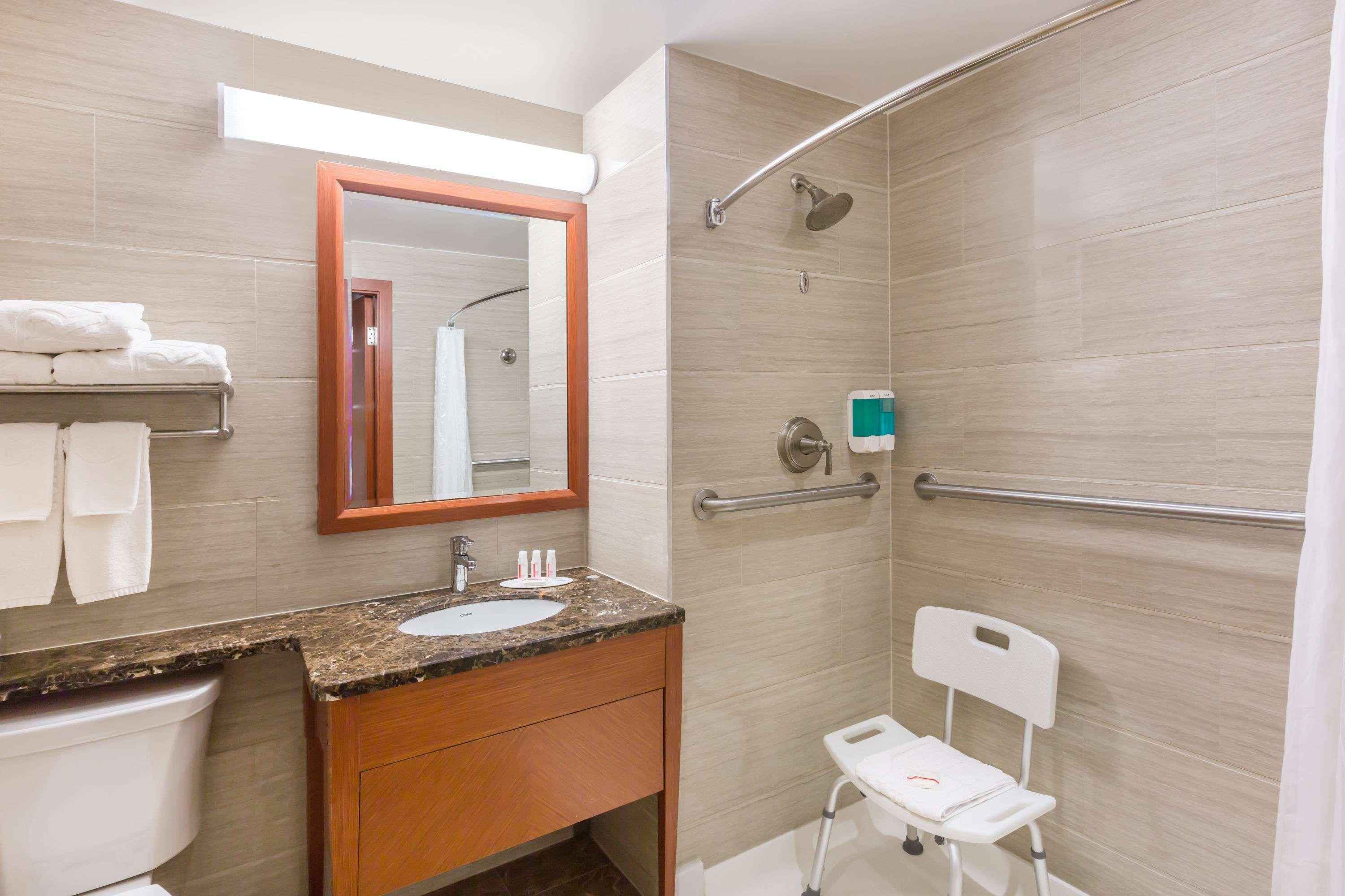 Ramada By Wyndham Flushing Queens Hotel