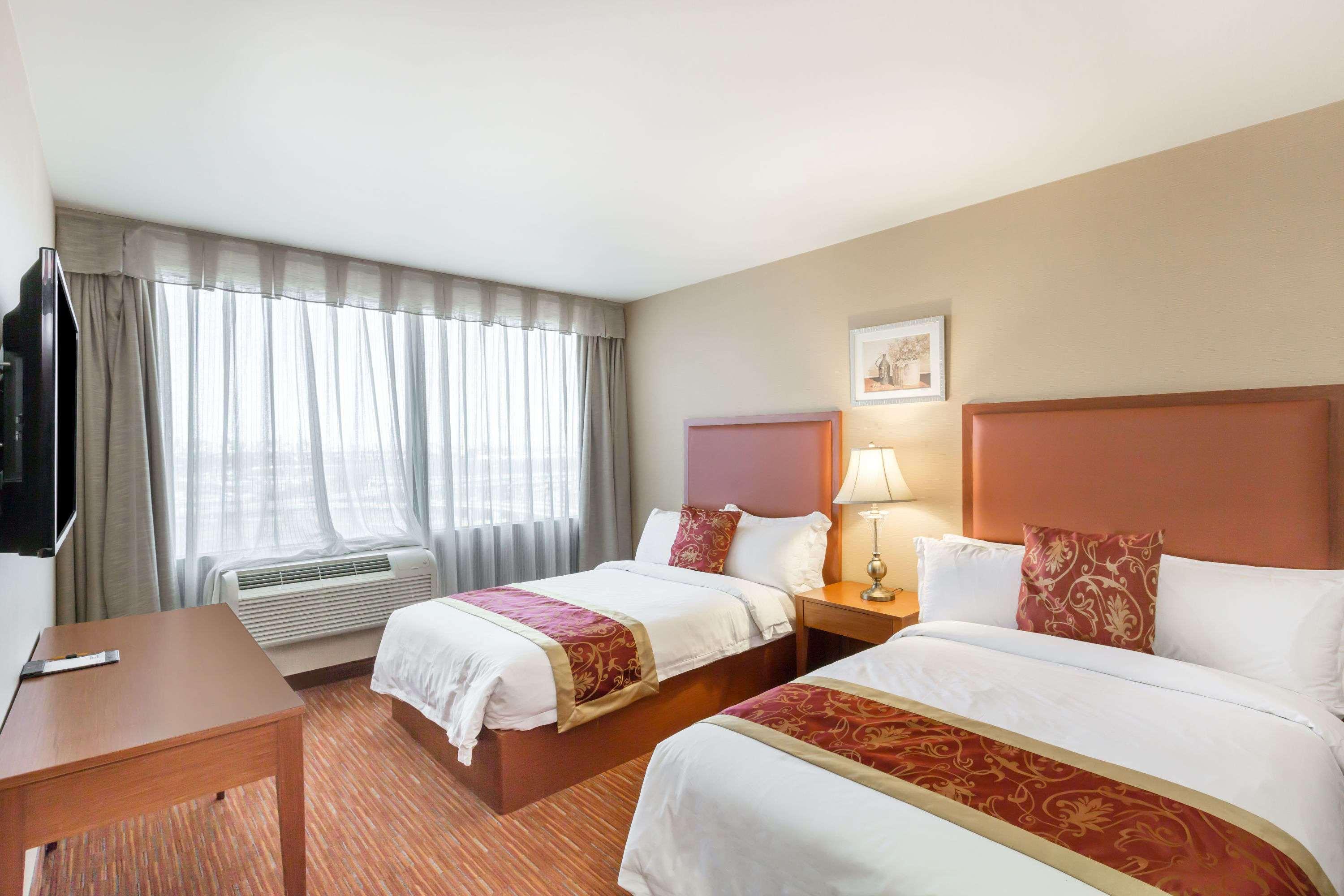 Ramada By Wyndham Flushing Queens Hotel