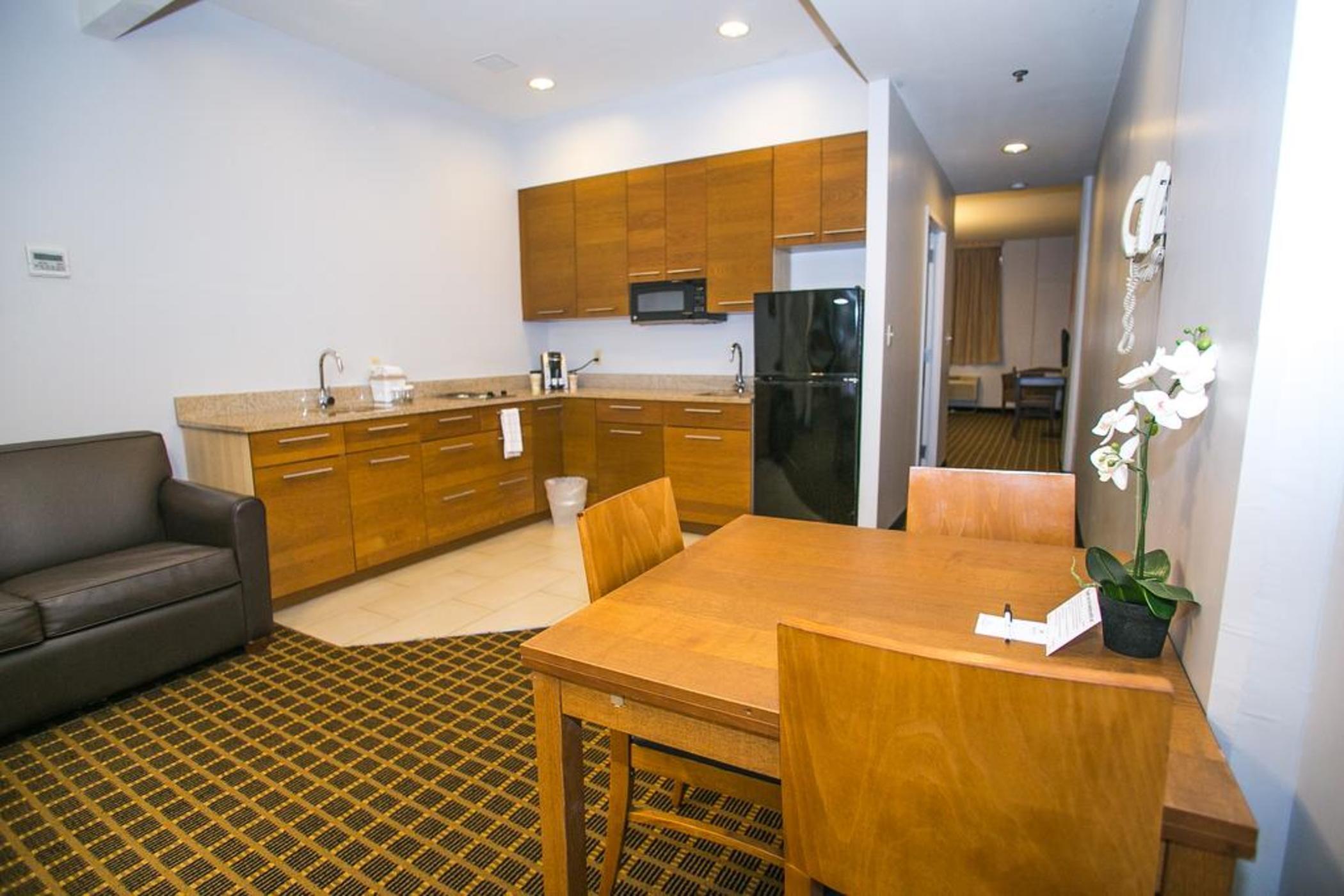 Hotel Pointe Plaza (adults Only) 3*