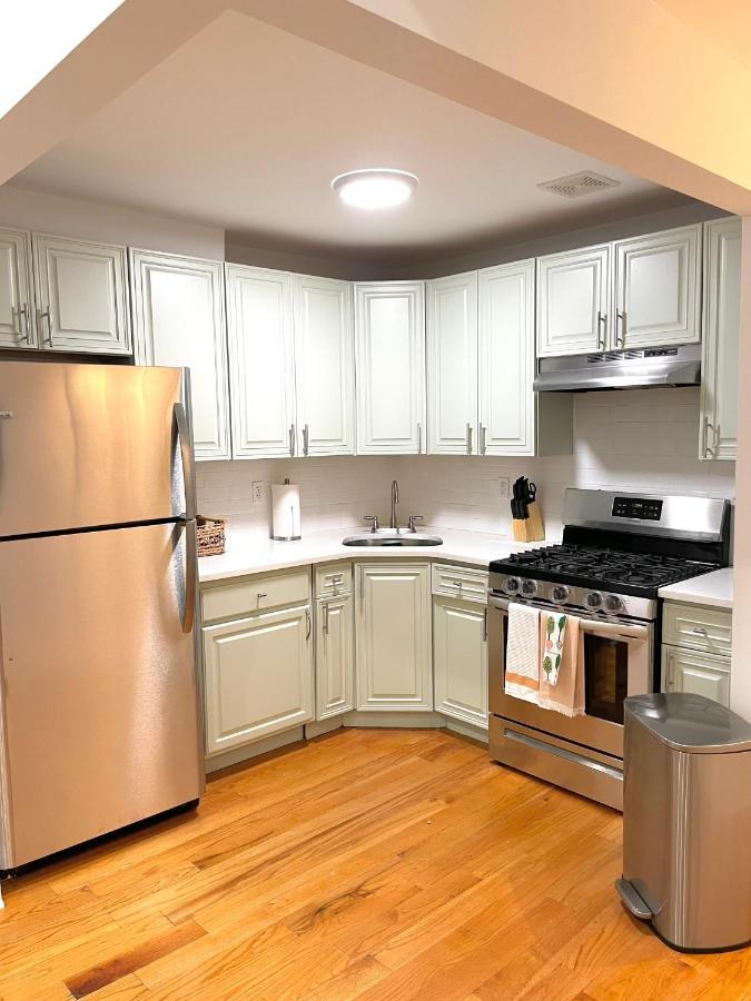 Modern With Parking & Quick Ride To Manhattan Apartment *
