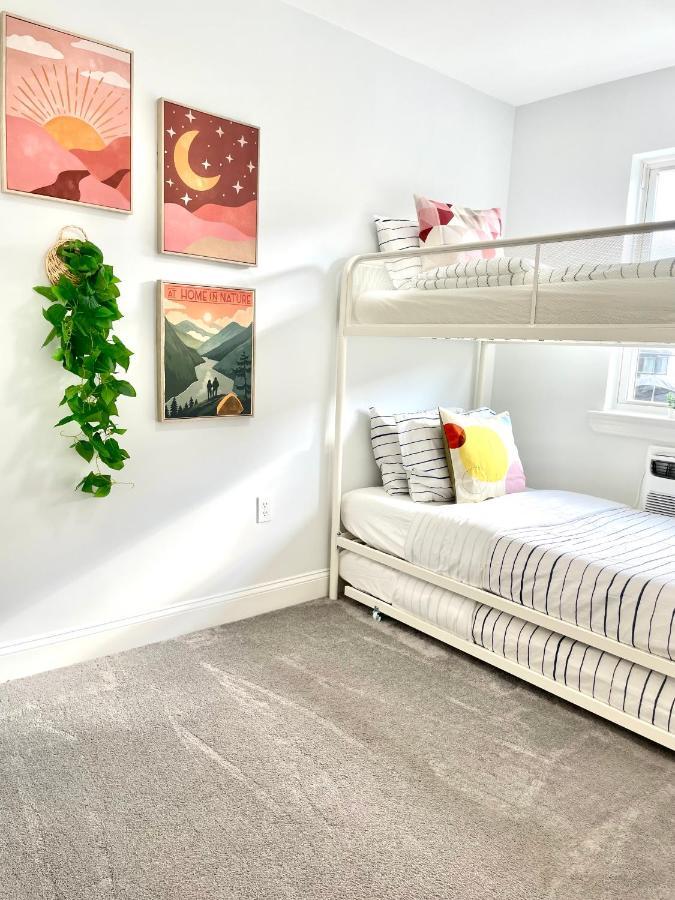 Modern With Parking & Quick Ride To Manhattan *