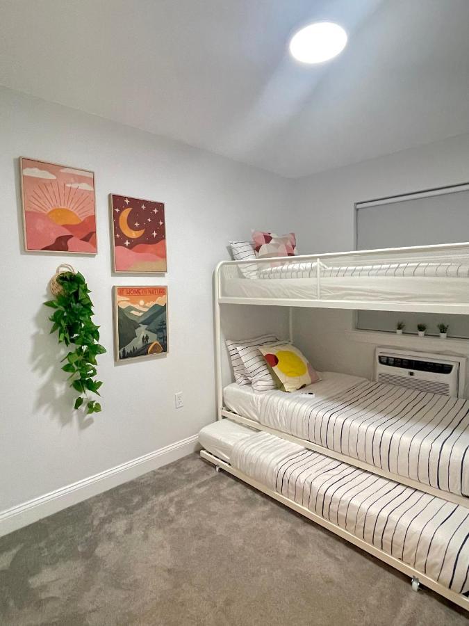 Modern With Parking & Quick Ride To Manhattan Apartment